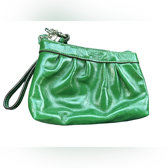 COACH small leather zip WRISTLET Kelly green small wristlet with strap NWOT - Picture 2 of 7